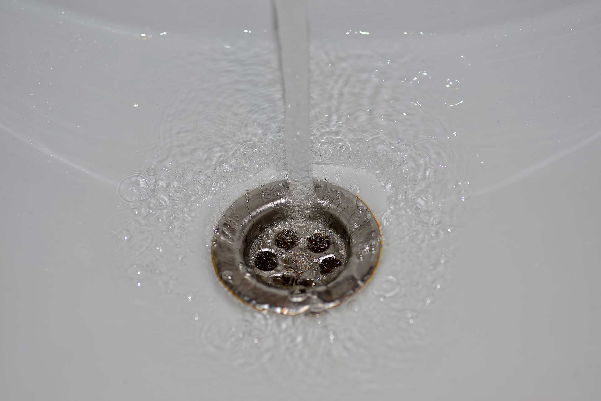 A2B Drains provides services to unblock blocked sinks and drains for properties in Tamworth.